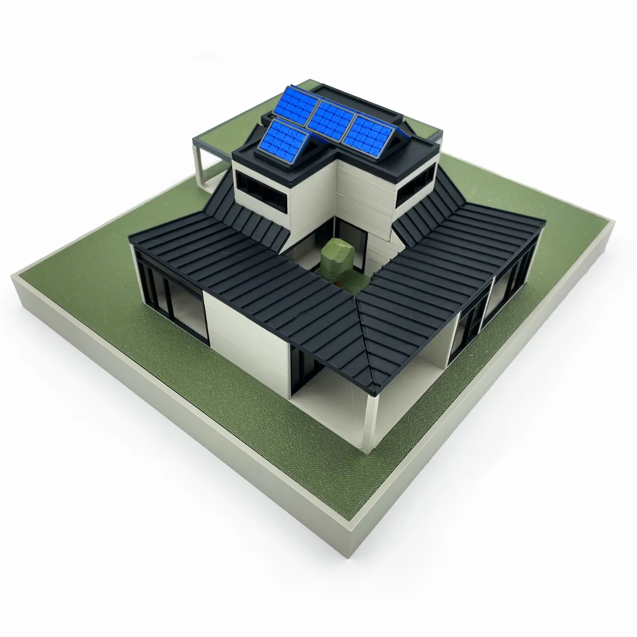 3D-gedrucktes Architekturmodell eines mehrstöckigen Neubaus 3D-gedrucktes Architekturmodell eines mehrstöckigen Neubaus mit Photovoltaikanlage auf dem Dach